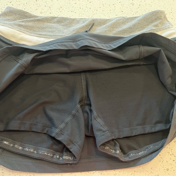 Lululemon Run Enegy Skirt/ Short Size 4 . - Picture 11 of 11